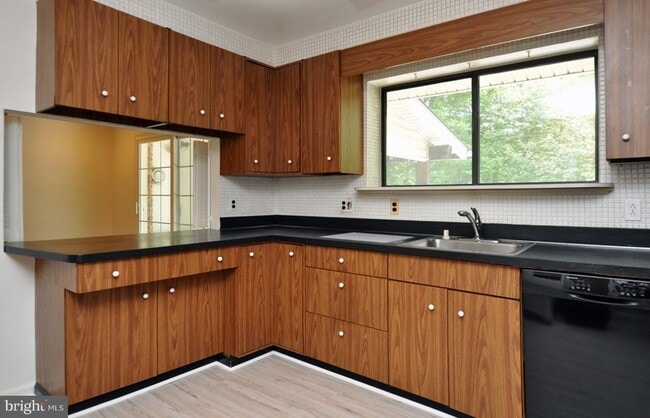 Building Photo - 7024 Richard Dr