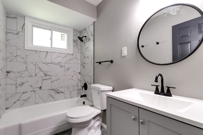 Building Photo - "Charming 4-Bed, 2-Bath Florissant Home wi...