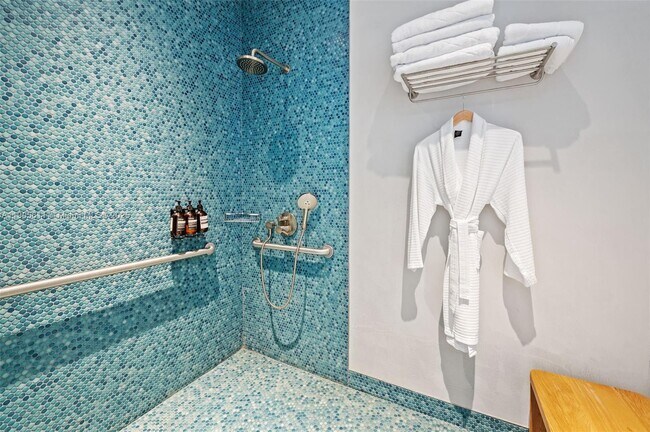 Building Photo - 501 West Ave