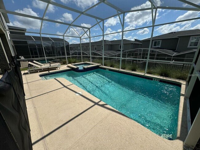 Building Photo - 9235 Sommerset Hills Dr