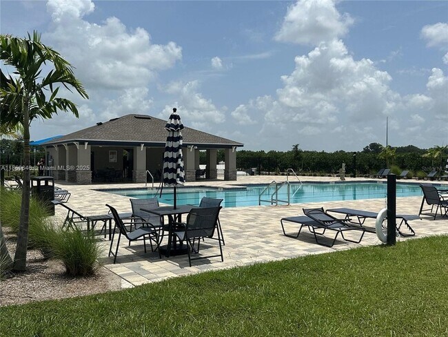 Building Photo - 1543 Jessica Blvd