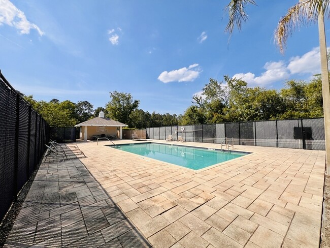 Building Photo - Completely Renovated 3 Bed 2 Bath Condo