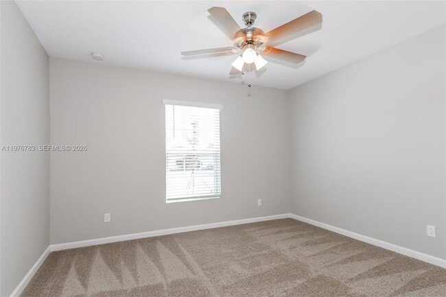 Building Photo - 957 SE Caravan Ave