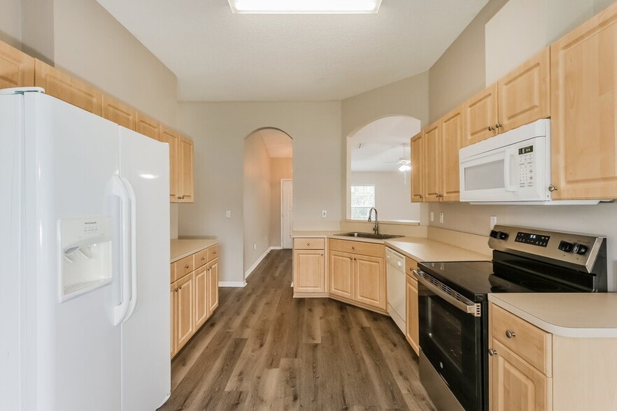 Building Photo - 1620 Totem Pole Way