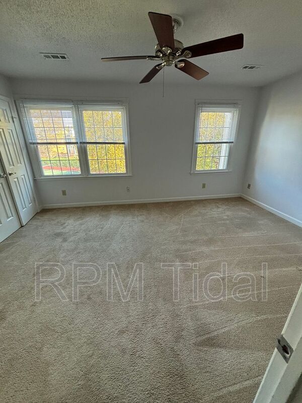 Building Photo - 610 Guy Ln