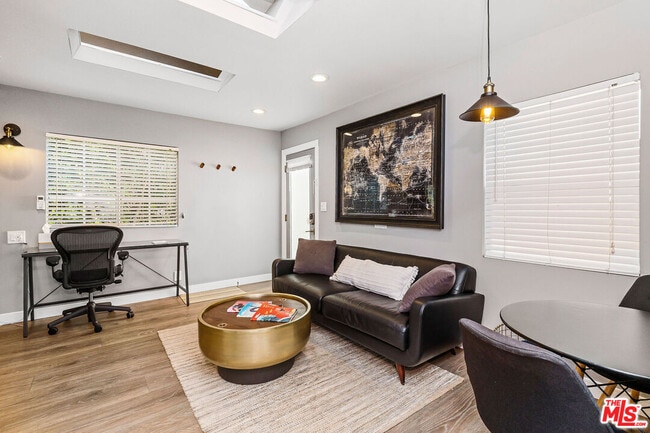 Building Photo - 717 Huntley Dr