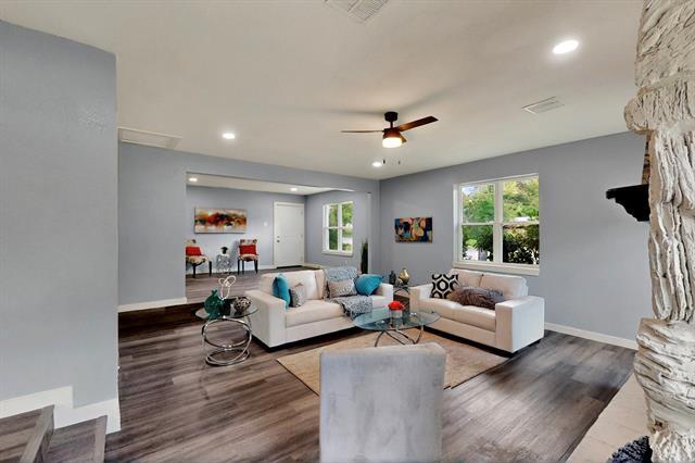 Building Photo - 1425 Oakhill Dr