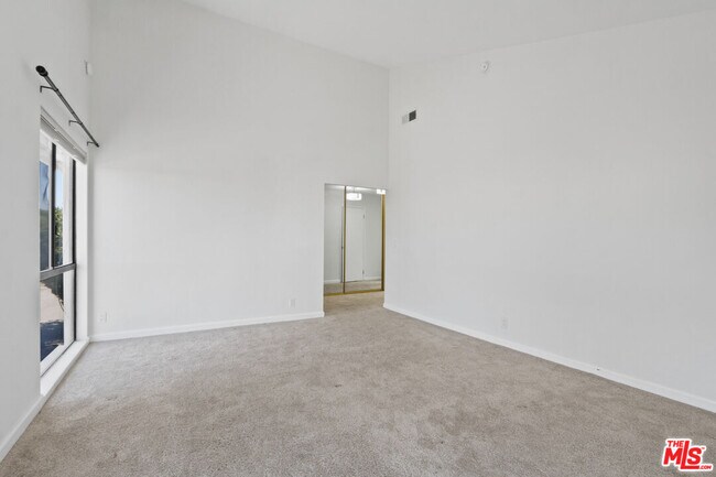 Building Photo - 11064 La Grange Ave