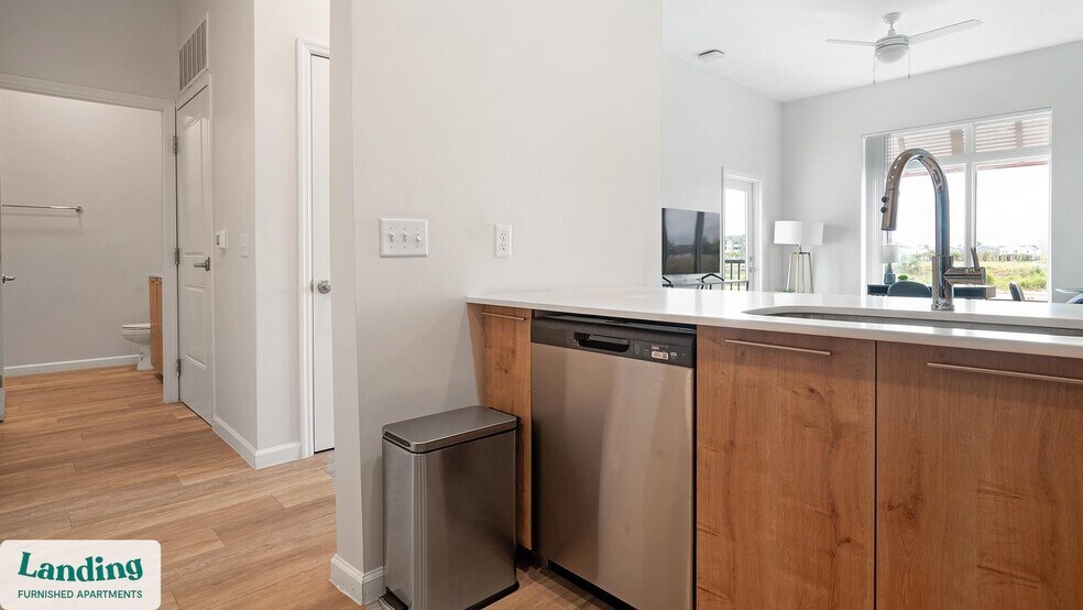 Building Photo - 5256 International Dr