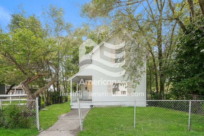 Primary Photo - 743 Diamond Ave