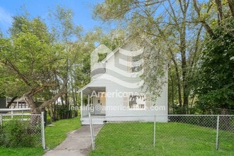 Building Photo - 743 Diamond Ave