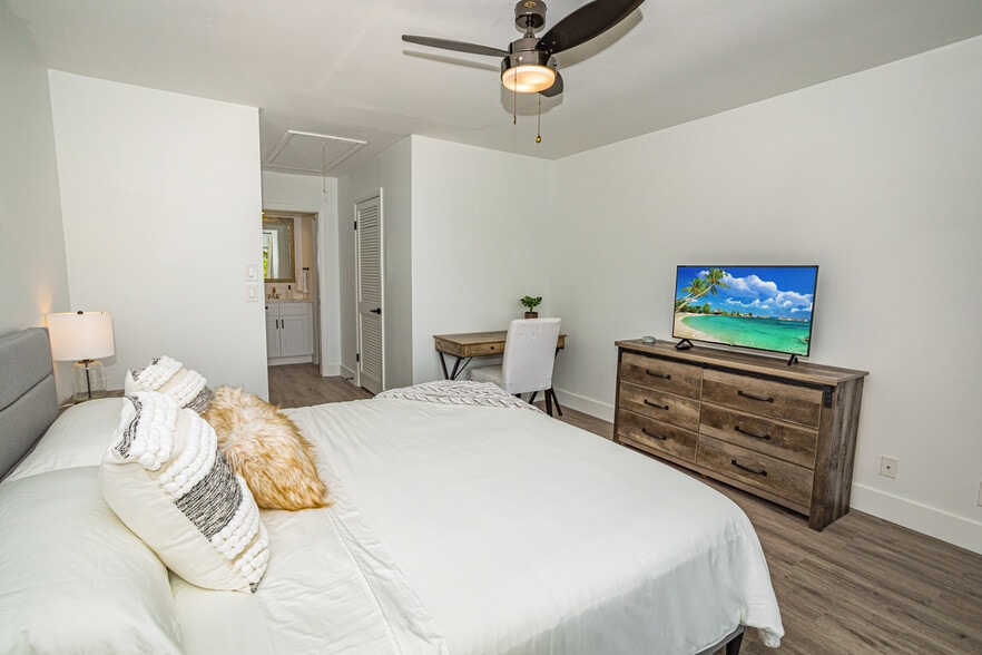 Building Photo - 9341 Green Meadows Way