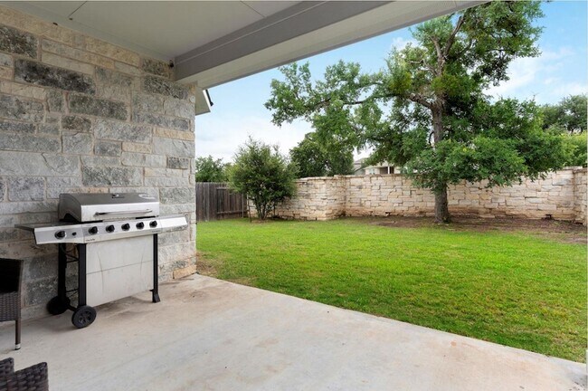 Building Photo - 420 Winding Hollow Ln