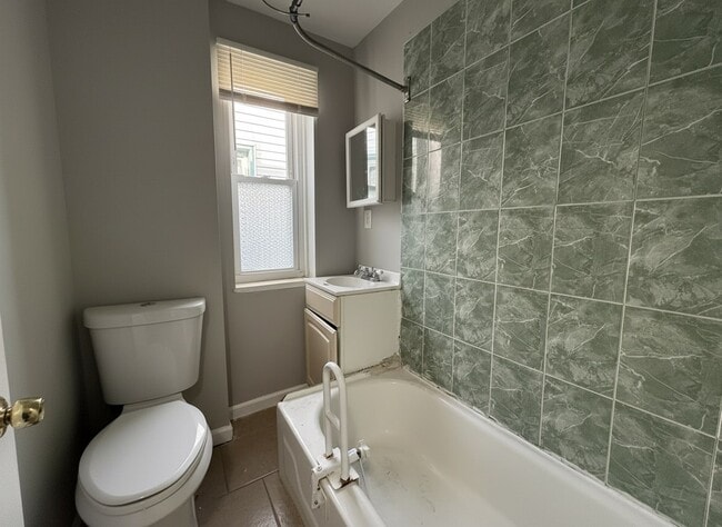 Building Photo - 1839 E Ontario St