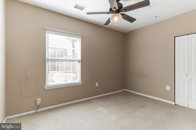 Building Photo - 1025 Simsbury Ct