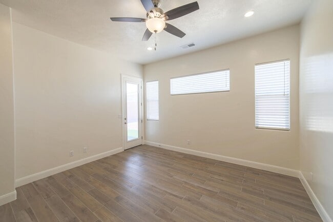 Building Photo - New Townhome in Hurricane