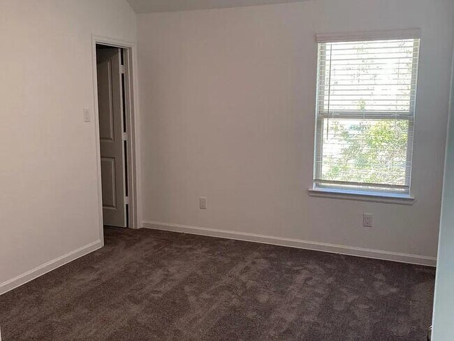 Building Photo - 555 Dry Fork Ln