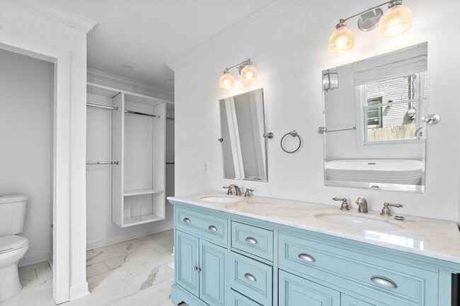 Building Photo - 806 Washington Ave