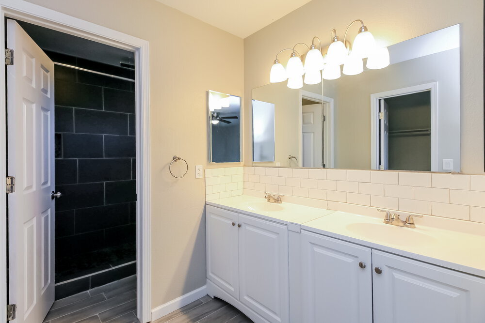 Building Photo - 238 E Houston Ave