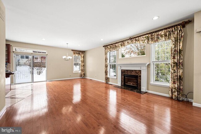 Building Photo - 120 Elizabeth Ct