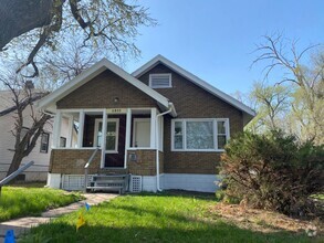 Building Photo - Remodeled 2 Bedroom with Garage