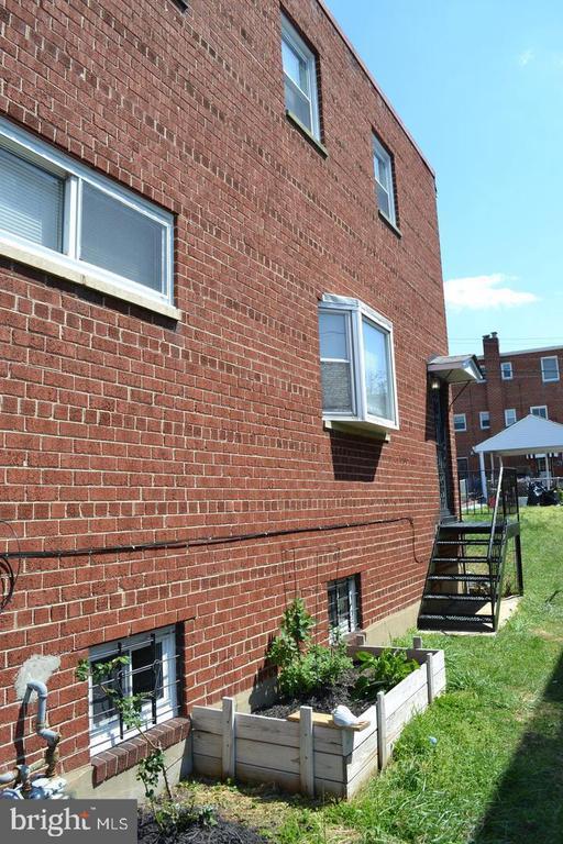 Building Photo - 425 Kennedy St NE