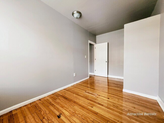 Building Photo - 1617 W 78th St