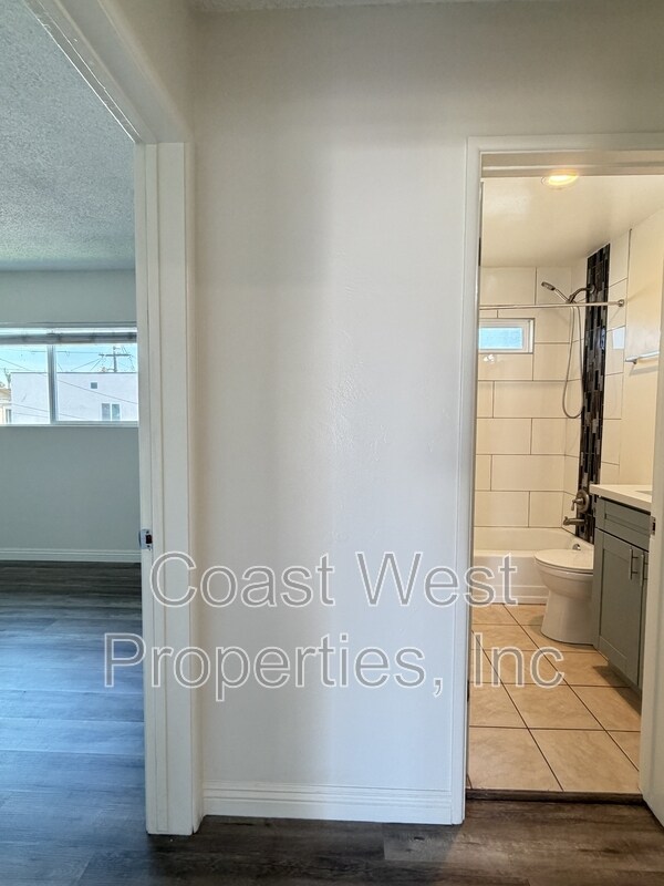 Building Photo - 1618 1/2 Reed Avenue