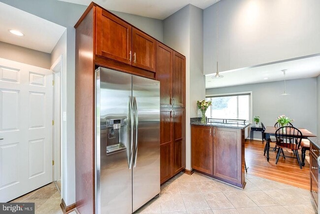 Building Photo - 6429 Maplewood Dr