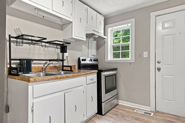 Building Photo - 1202B Cline Ave