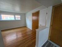 Building Photo - 9458 Glenlake Ave