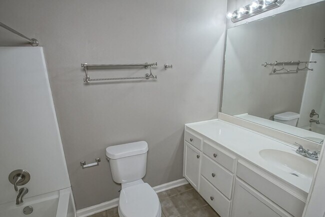 Building Photo - CONDO UNIT IN DENHAM SPRINGS