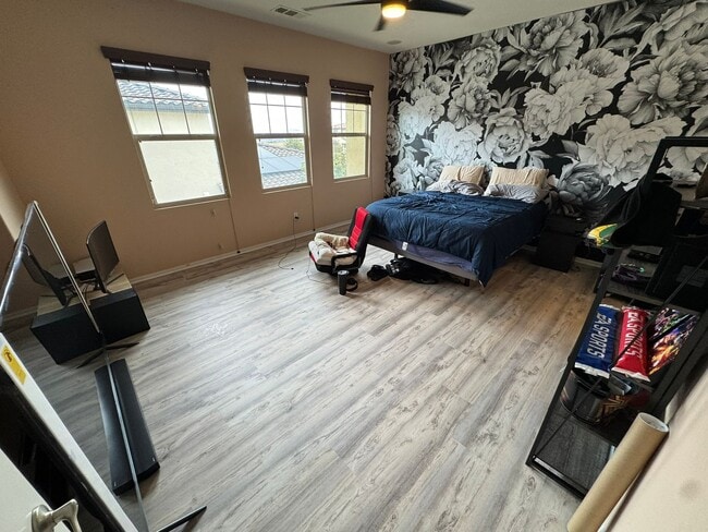 Building Photo - Spacious 2-Bedroom, 2-Bath Modern Home Loc...