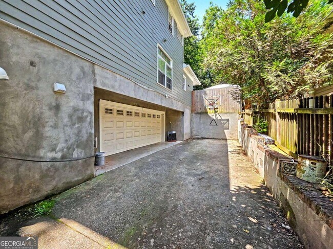 Building Photo - 324 Brooks Ave NE