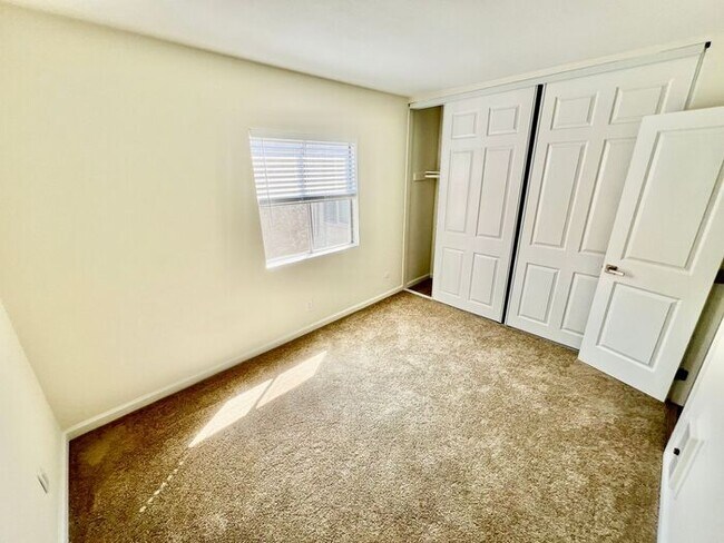 Building Photo - Beautifully remodeled 2 bedroom, 1.5 bathroom condo!