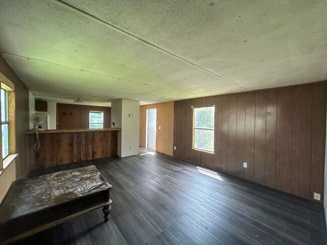 Building Photo - 2 BD 1 BA Mobile in Quiet Park Available M...