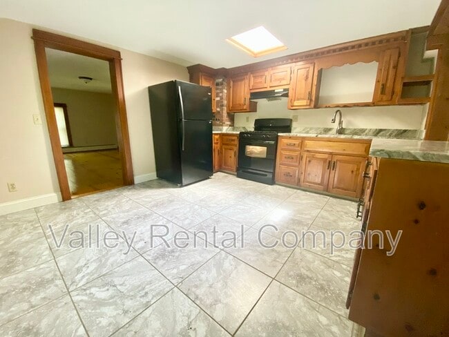 Building Photo - 37 Middle St