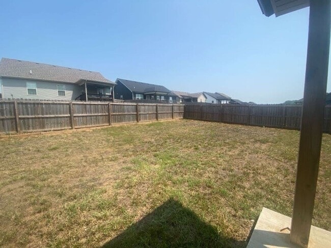 Building Photo - $1650 Adorable 3 Bedroom 2 Bath Ranch Home...