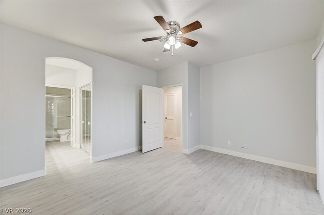 Building Photo - 1900 N Torrey Pines Dr