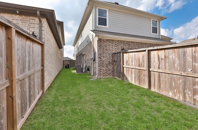 Building Photo - 2206 Bridgeport Path Dr