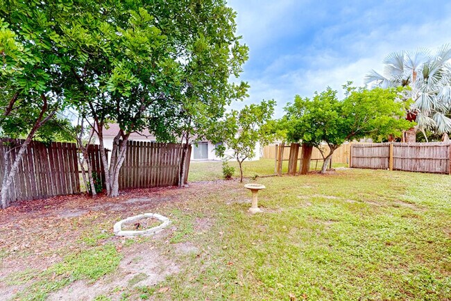 Building Photo - 5887 Whistlewood Cir