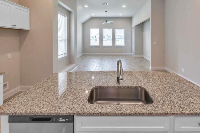 Building Photo - 2208 Bell Mare Vw