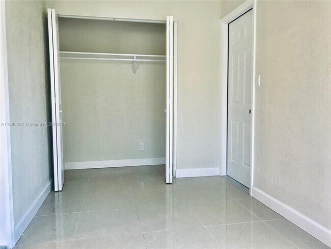 Building Photo - 1949 Funston St