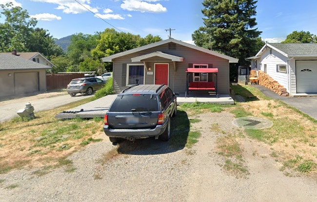 Building Photo - 257 N Cedar St