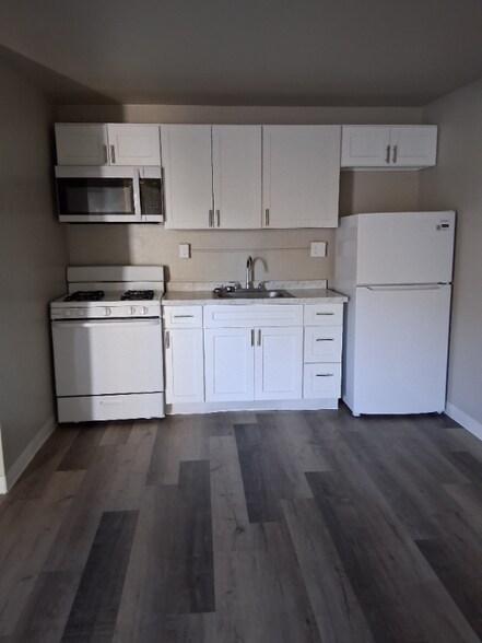 Building Photo - 4150 Channel 10 Dr