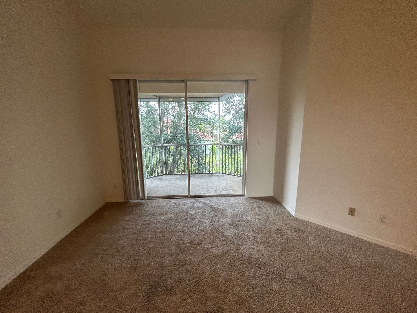 Building Photo - Spacious 3/2  in gated community off Colonial Blvd