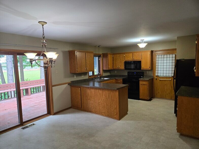 Building Photo - 753 Karasan Ct