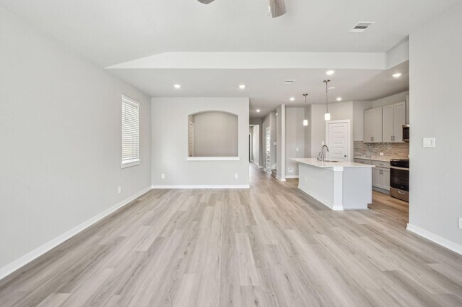 Building Photo - 6607 Castella Dr