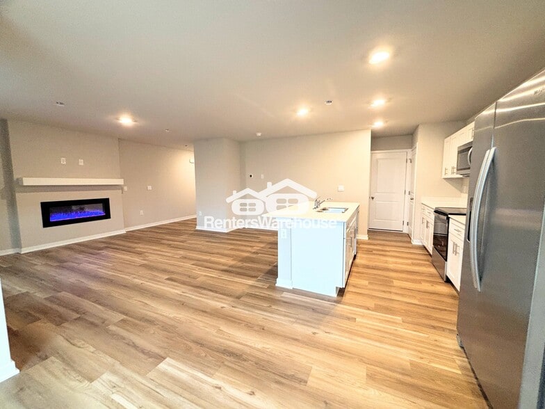 Building Photo - 2374 SE Callista Ave