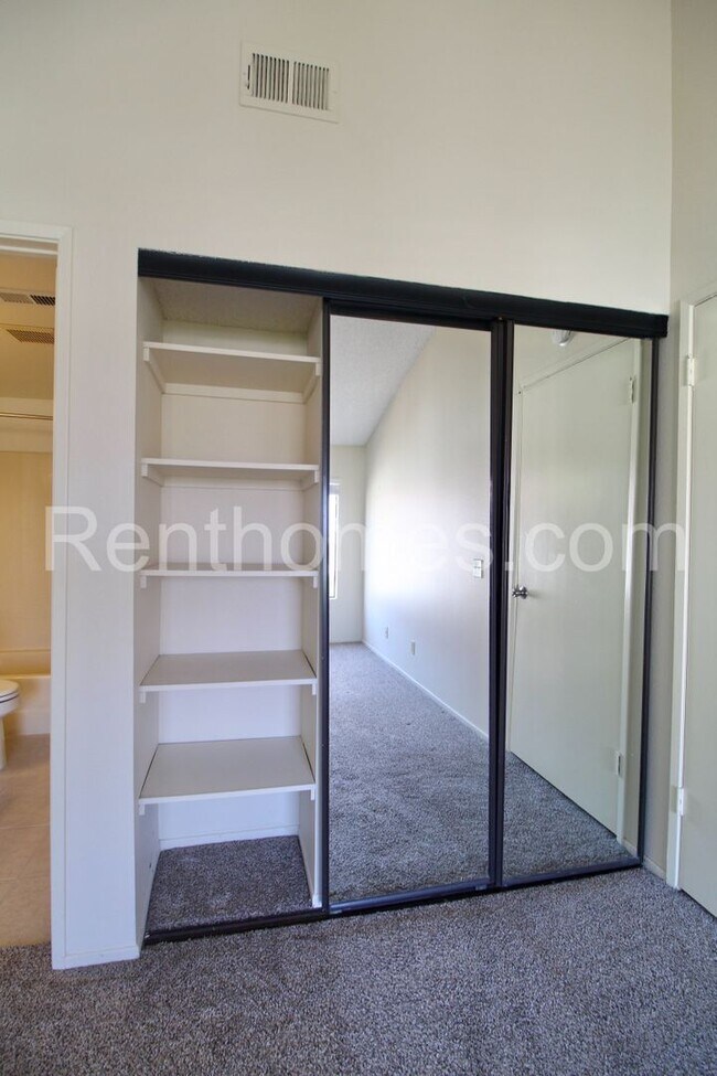 Building Photo - 9362 Twin Trails Dr